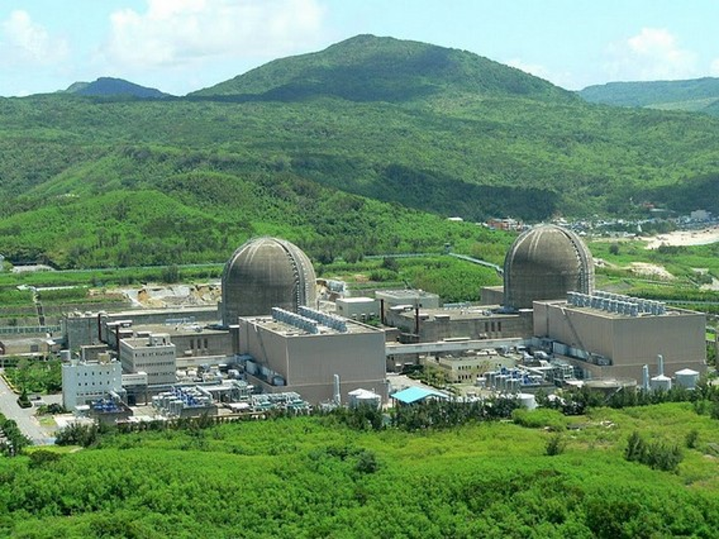 核三廠1號機已於2024年7月27日除役,2號機運轉執照亦將於今年5月17日屆期。圖為核三廠廠區。