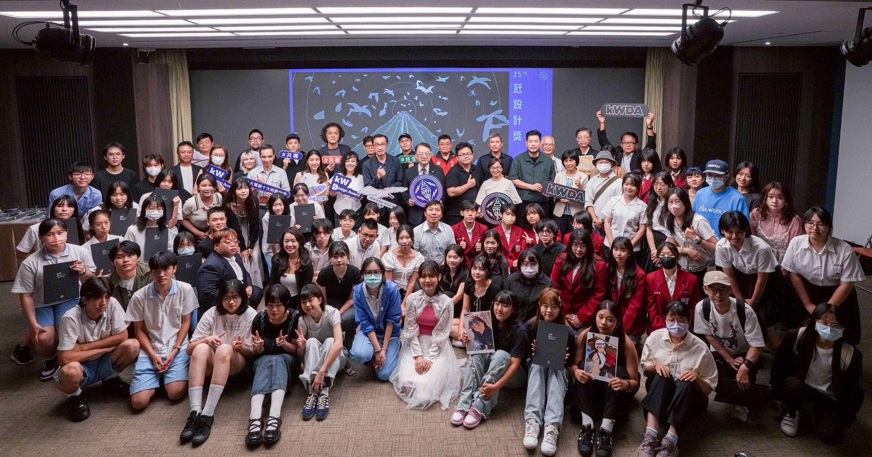 台電第25屆瓩設計獎首度以電力生態共融為主題,吸引近1200名設計人大展身手,競賽結果今(25)日出爐。