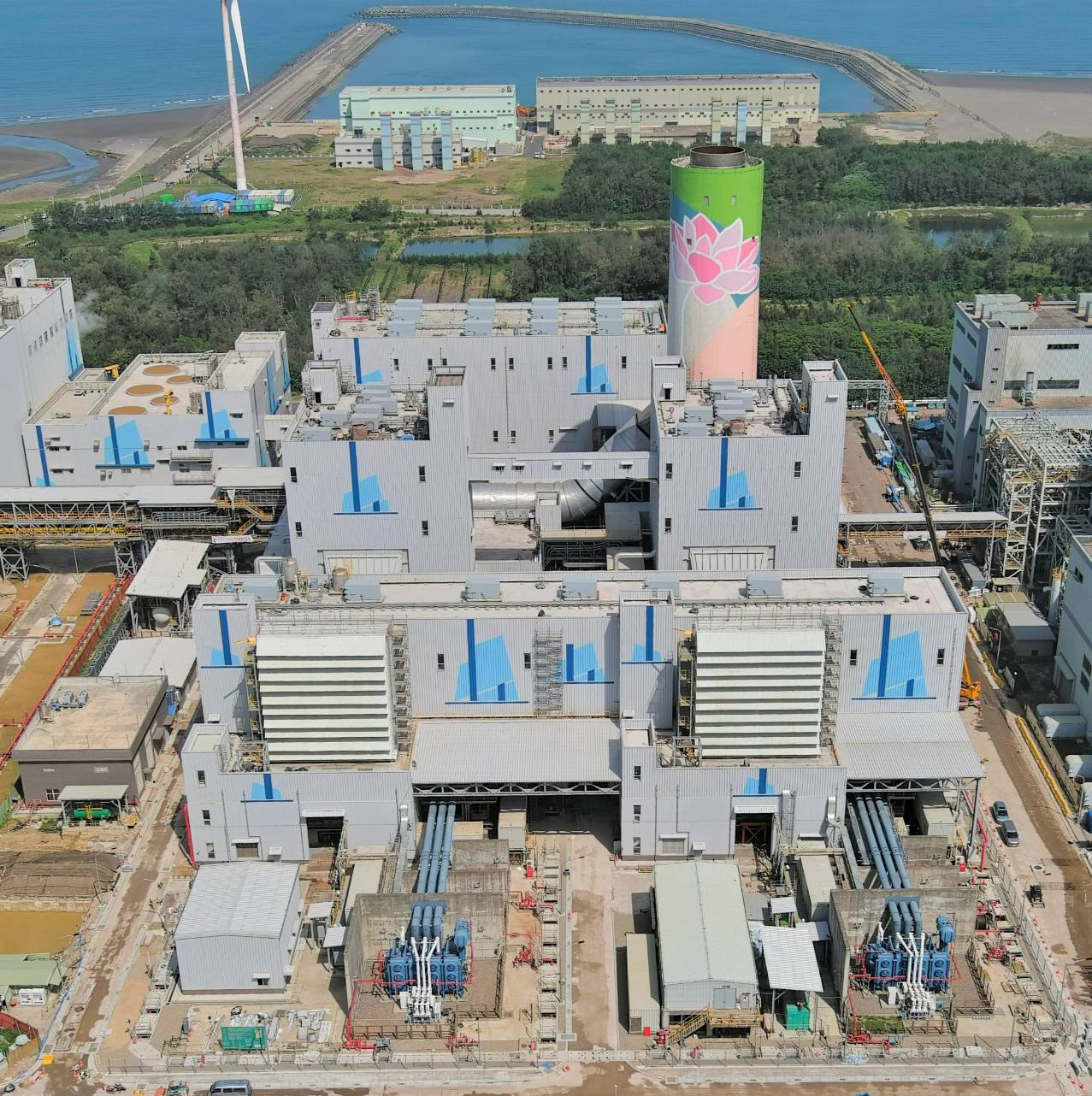 今年將陸續上線的大型燃氣機組即包含大潭7號機、興達新1號機、興達新2號機及台中新1號機，總裝置容量達480萬瓩。圖為大潭7號機。