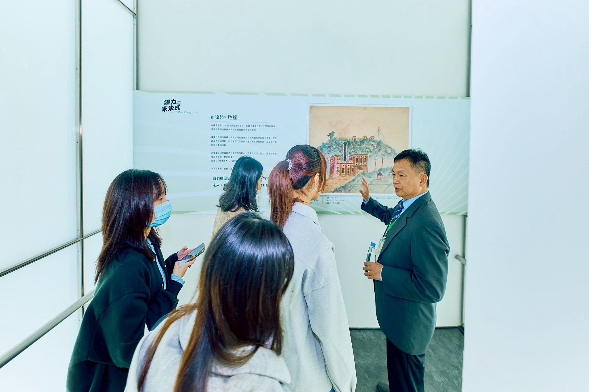 明(115)年適逢台電成立80週年，首波活動「電力未來式-114年台電綜合研究所研究試驗成果展」聚焦電力韌性、數位及淨零三軸轉型，分為「科技啟程站、電力守護網、創新加速區、永續共創場」四大展區，展出多達60項電力研究結晶，今日起於電幻1號所免費展出至2026年1月28日。